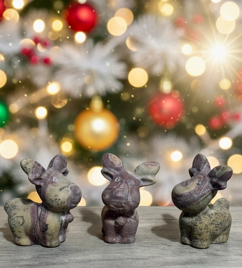 Dendritic Picture Jasper Reindeer Carvings