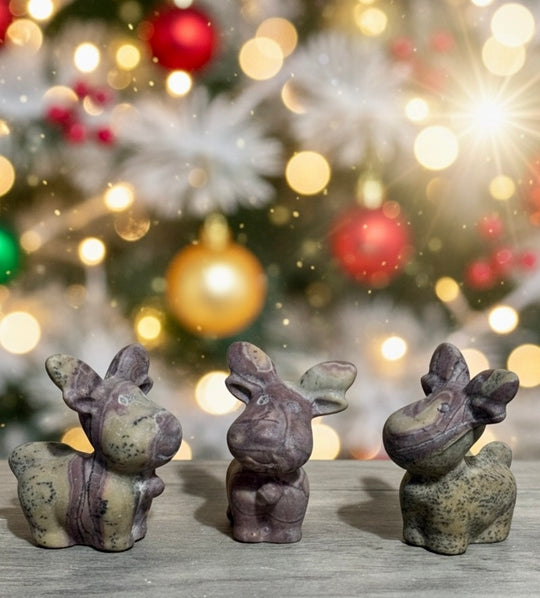 Dendritic Picture Jasper Reindeer Carvings